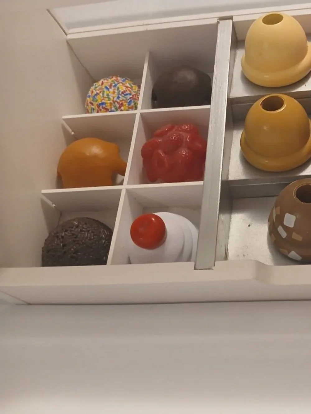 Melissa And Doug Ice Cream Counter - Picture 3 of 3